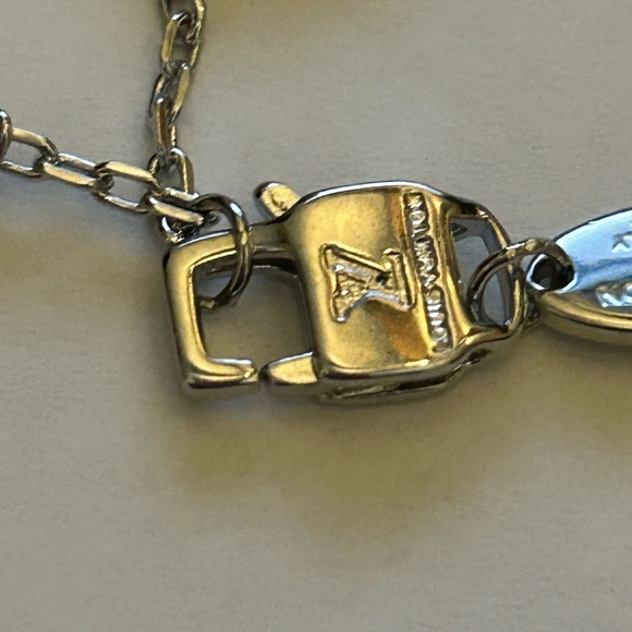 Louis Vuitton Bracelet with Silver and Pearl charms - Picture 2 of 5